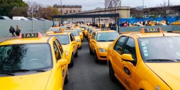 Taxistas de Córdoba se movilizan hoy por la inseguridad y la competencia que suponen otras aplicaciones