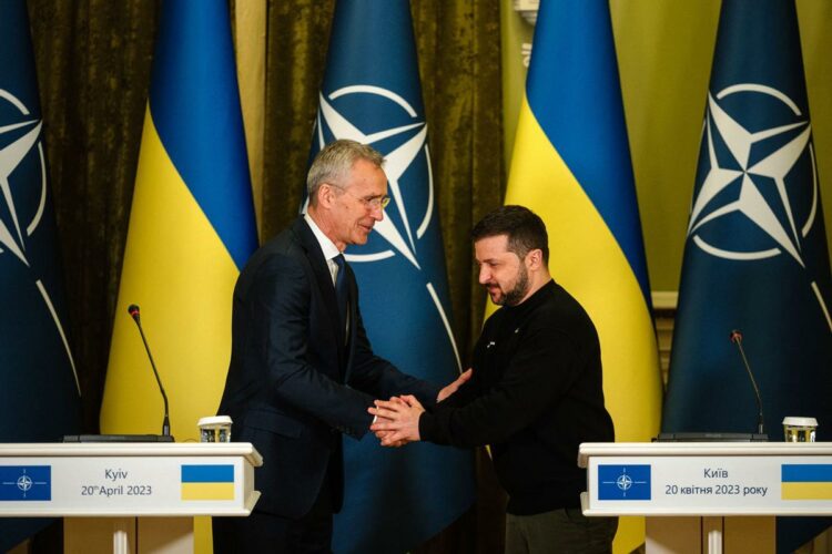 El secretario general de la OTAN, Jens Stoltenberg junto al presidente ucraniano, Volodimir Zelenski.