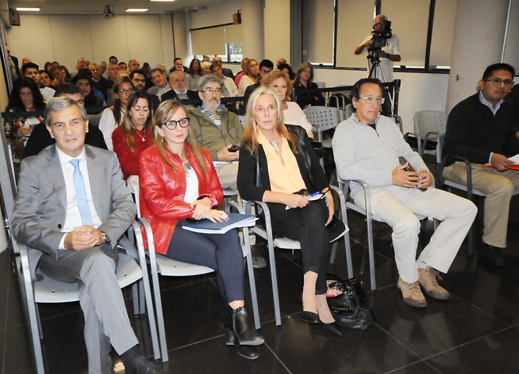 Críticas a Apross y al sistema sanitario en el primer debate local sobre la temática