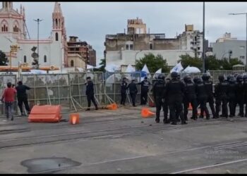 Manifestantes del SEP se enfrentaron con la Policía cerca del Panal durante una protesta
