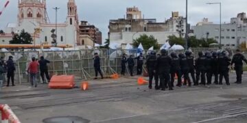Manifestantes del SEP se enfrentaron con la Policía cerca del Panal durante una protesta