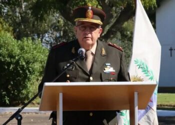 Destituyeron a un general por reivindicar a represores de la dictadura