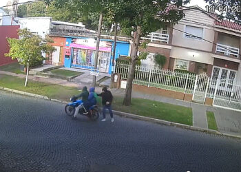 Disparan al menos siete veces a un hombre cuando dejaba a su hijo en una escuela de Rosario