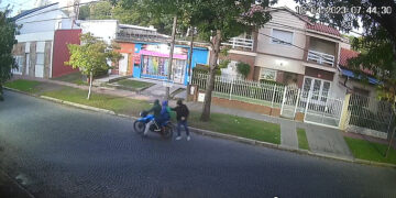 Disparan al menos siete veces a un hombre cuando dejaba a su hijo en una escuela de Rosario