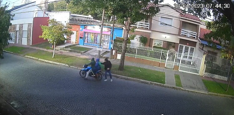 Disparan al menos siete veces a un hombre cuando dejaba a su hijo en una escuela de Rosario
