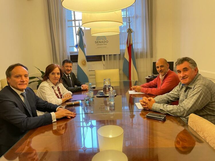 Los senadores nacionales de Unidad Federal recibieron a las autoridades de FAA.