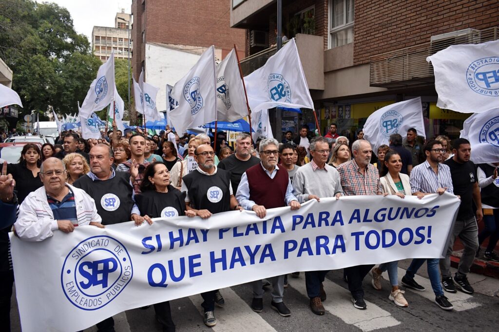 Tras movilizarse, el SEP amenazó con profundizar las medidas de fuerza