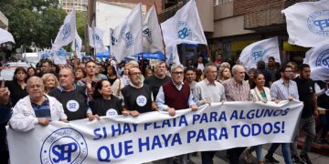 Tras movilizarse, el SEP amenazó con profundizar las medidas de fuerza