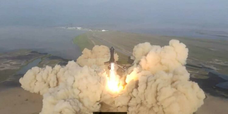 Se lanzó con éxito el Starship, el cohete más potente de la historia, pero explotó en el aire tras su despegue