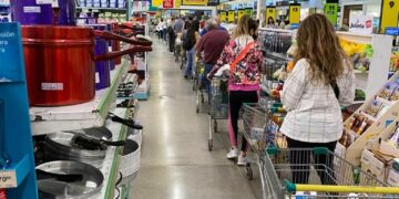 Desde el Gobierno admiten que la corrida cambiaria impactará en los precios y el abastecimiento