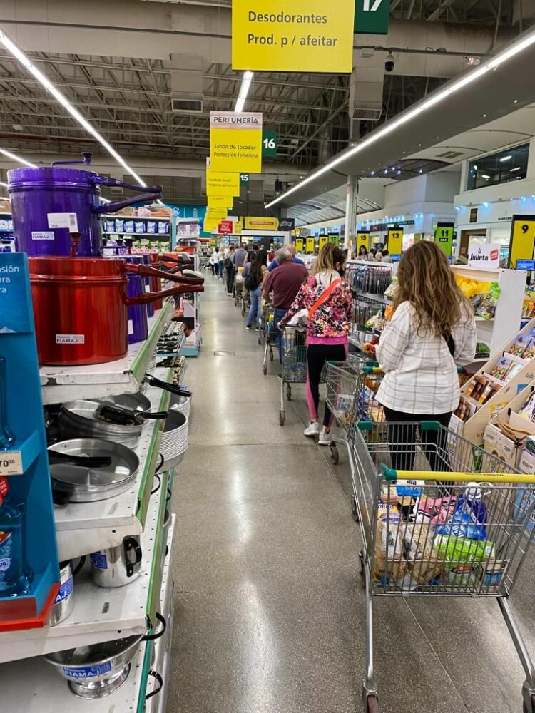 Desde el Gobierno admiten que la corrida cambiaria impactará en los precios y el abastecimiento