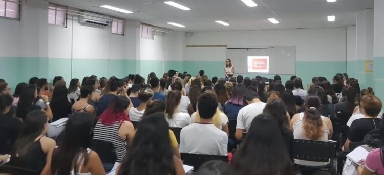 Una estudiante universitaria argentina contó su desopilante método para engañar a una docente y aprobar los parciales