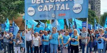 La Provincia ofreció un incremento del 56,2% para maestros de grado