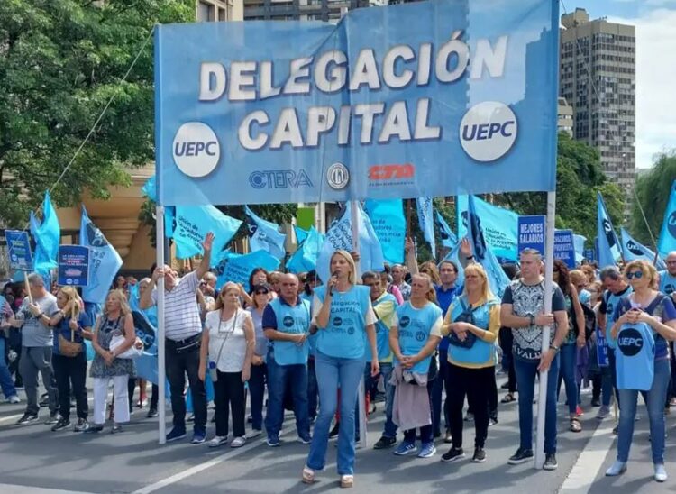 La Provincia ofreció un incremento del 56,2% para maestros de grado