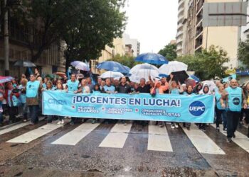 El Gobierno mejoró la oferta a la UEPC y reavivó el reclamo de los estatales