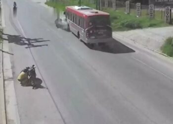 Así fue el impactante choque que dejó como saldo un muerto y varios heridos en avenida Juan B. Justo