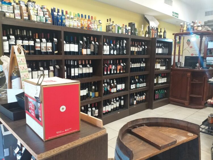 El arte de asesorar en vinos, en el corazón de la Plaza Italia