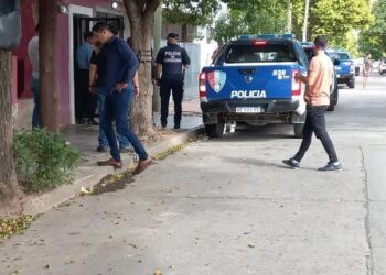 Avanza la investigación por la pareja que confesó matar y enterrar a una mujer en su patio