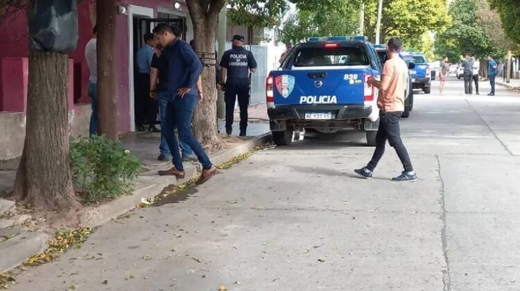 Avanza la investigación por la pareja que confesó matar y enterrar a una mujer en su patio