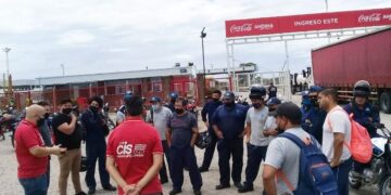 El conflicto entre Coca Cola y los 51 empleados despedidos en Córdoba se mantiene en suspenso