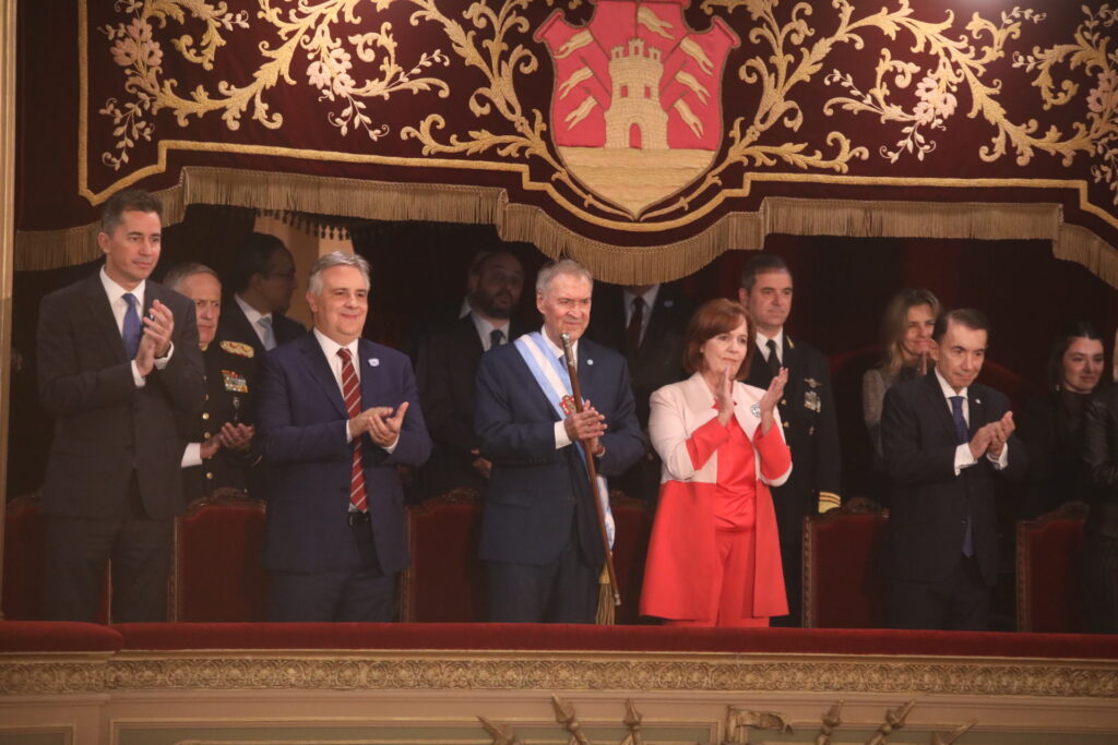 La Provincia celebró la Velada Patria Protocolar en la víspera del 25 de Mayo