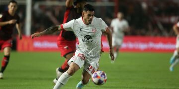 Instituto gritó una agónica victoria frente a Colón