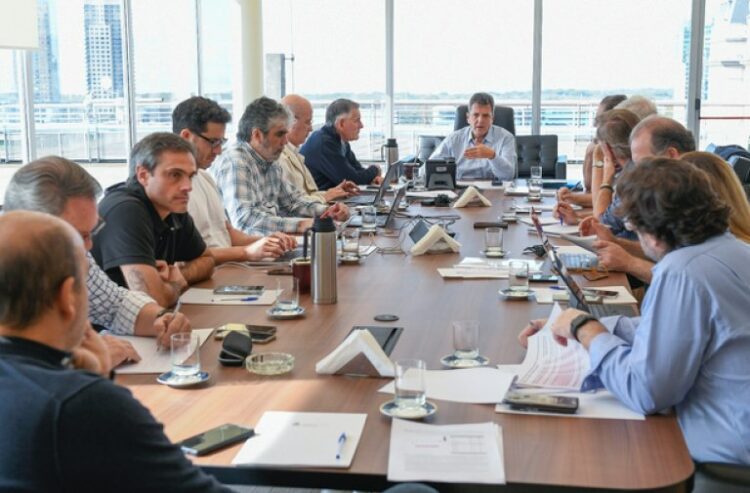 El ministro Massa definió las medidas con su equipo en sendas reuniones.