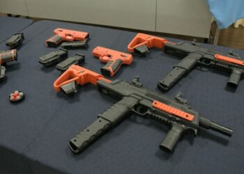 En el medio de la polémica por las taser, la Policía de Córdoba anuncia la implementación de armas con gas pimienta