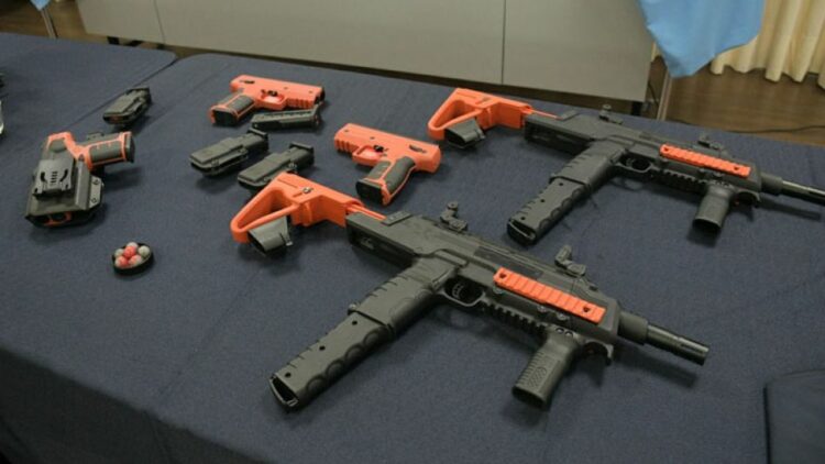 En el medio de la polémica por las taser, la Policía de Córdoba anuncia la implementación de armas con gas pimienta