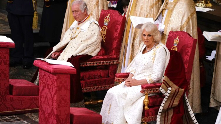 En una ceremonia histórica para el Reino Unido, el rey Carlos III y su esposa fueron coronados