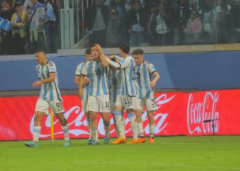 Argentina sufrió más de la cuenta para vencer a Uzbekistán en el debut