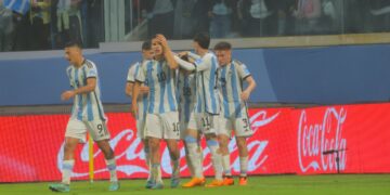 Argentina sufrió más de la cuenta para vencer a Uzbekistán en el debut