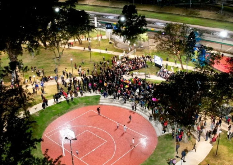 Realizan un torneo relámpago de básquet 3x3 para todo público