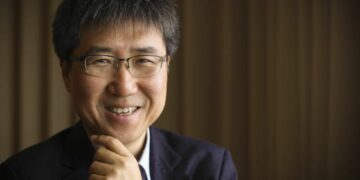 Ha-Joon Chang: «Aceptar la dolarización sería una locura»