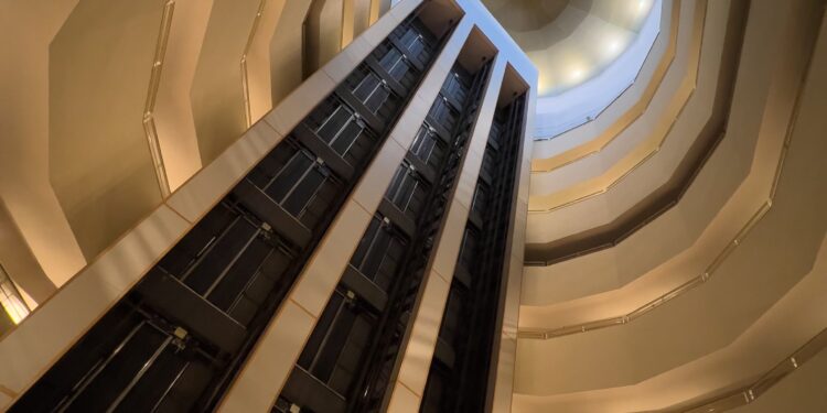 DJs de música electrónica harán vibrar el Hotel Quinto Centenario en un evento sin precedentes