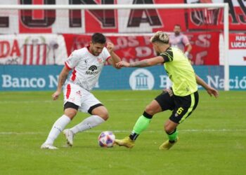 Barracas goleó a Instituto, que se complica con el descenso