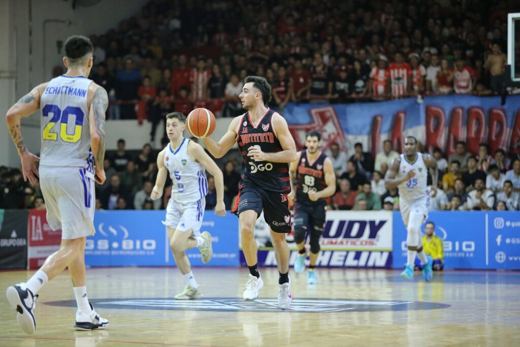 Instituto se quedó con el primer duelo en el Sandrín