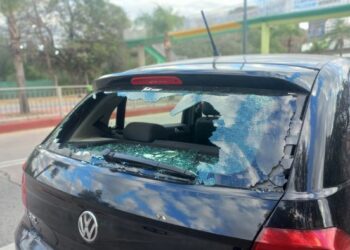 Un vehículo que estacionó en triple fila provocó un accidente múltiple frente al colegio Taborin