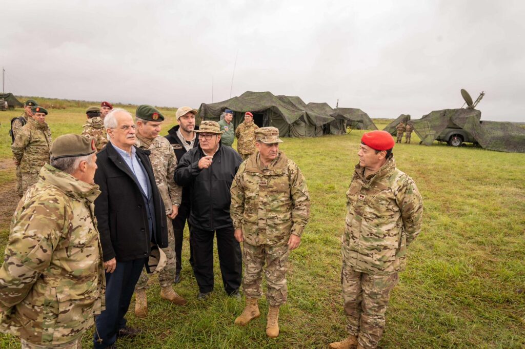 Taiana participó del cierre de ejercicio de inteligencia militar en Córdoba