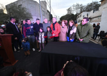 Schiaretti y Llaryora inauguraron la urbanización de barrio Villa Ávalos