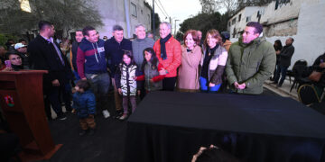 Schiaretti y Llaryora inauguraron la urbanización de barrio Villa Ávalos