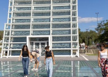 Instalarán rejas alrededor de Plaza España para prevenir robos y actos vandálicos