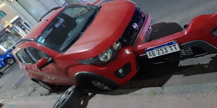 Huyeron, manejaron en contramano a gran velocidad y chocaron a cuatro autos en pleno centro cordobés