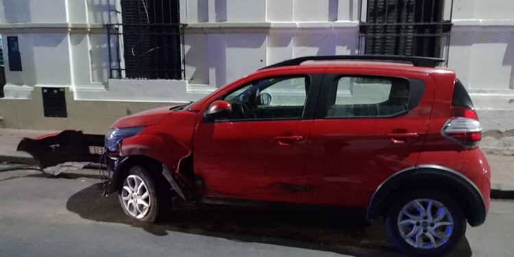 Huyeron, manejaron en contramano a gran velocidad y chocaron a cuatro autos en pleno centro cordobés