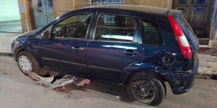 Huyeron, manejaron en contramano a gran velocidad y chocaron a cuatro autos en pleno centro cordobés