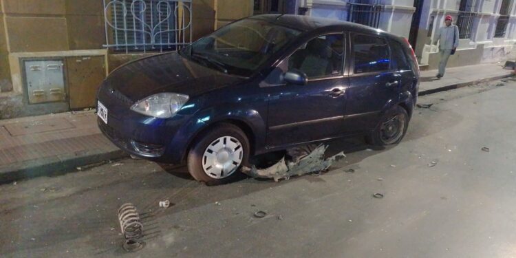 Huyeron, manejaron en contramano a gran velocidad y chocaron a cuatro autos en pleno centro cordobés