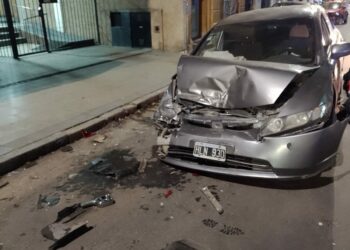 Huyeron, manejaron en contramano a gran velocidad y chocaron a cuatro autos en pleno centro cordobés