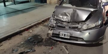 Huyeron, manejaron en contramano a gran velocidad y chocaron a cuatro autos en pleno centro cordobés