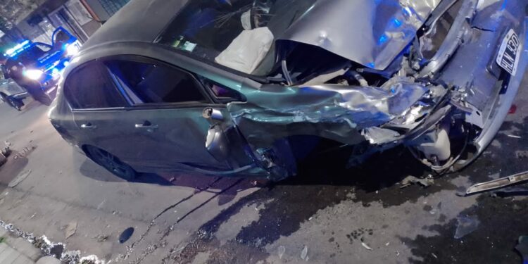 Huyeron, manejaron en contramano a gran velocidad y chocaron a cuatro autos en pleno centro cordobés