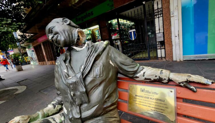 Vandalizaron la estatua del ex presidente de Talleres Amadeo Nuccetelli